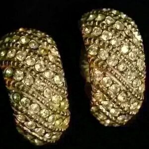 VINTAGE SPARKLING LES BERNARD SILVER TONE GLASS GEMS HALF HOOP CLIP ON EARRINGS